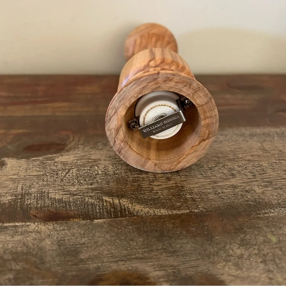 Williams Sonoma 7” Pepper Mill